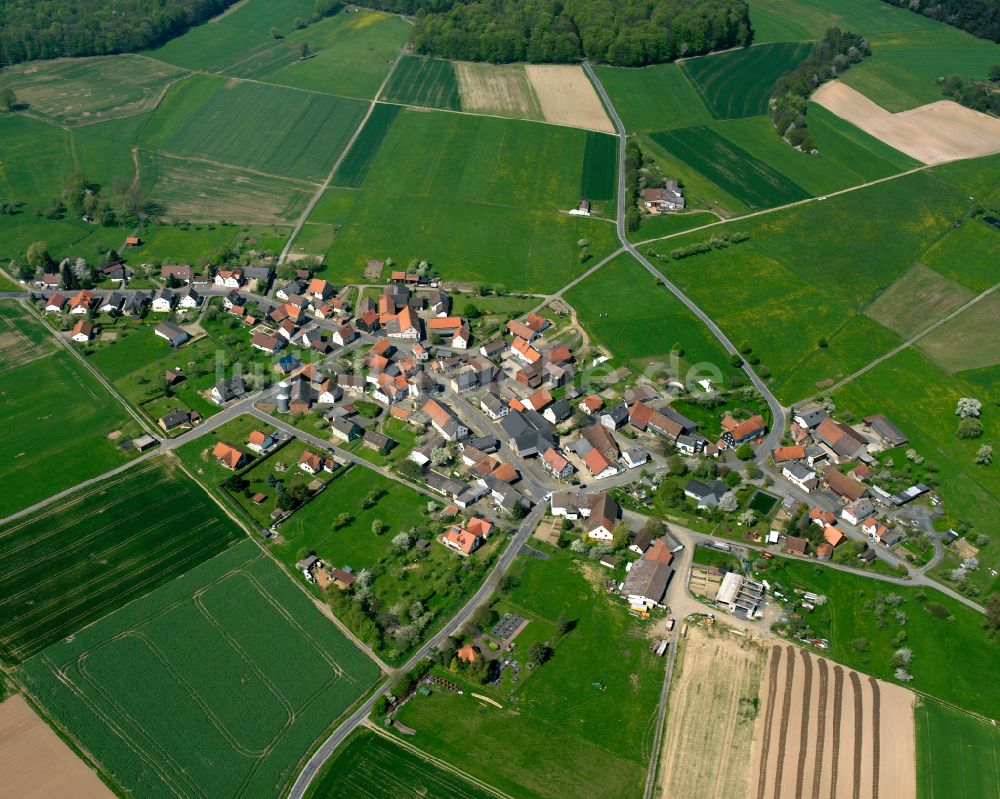 Luftaufnahme Dannenrod - Ortsansicht am Rande von landwirtschaftlichen Feldern in Dannenrod im Bundesland Hessen, Deutschland