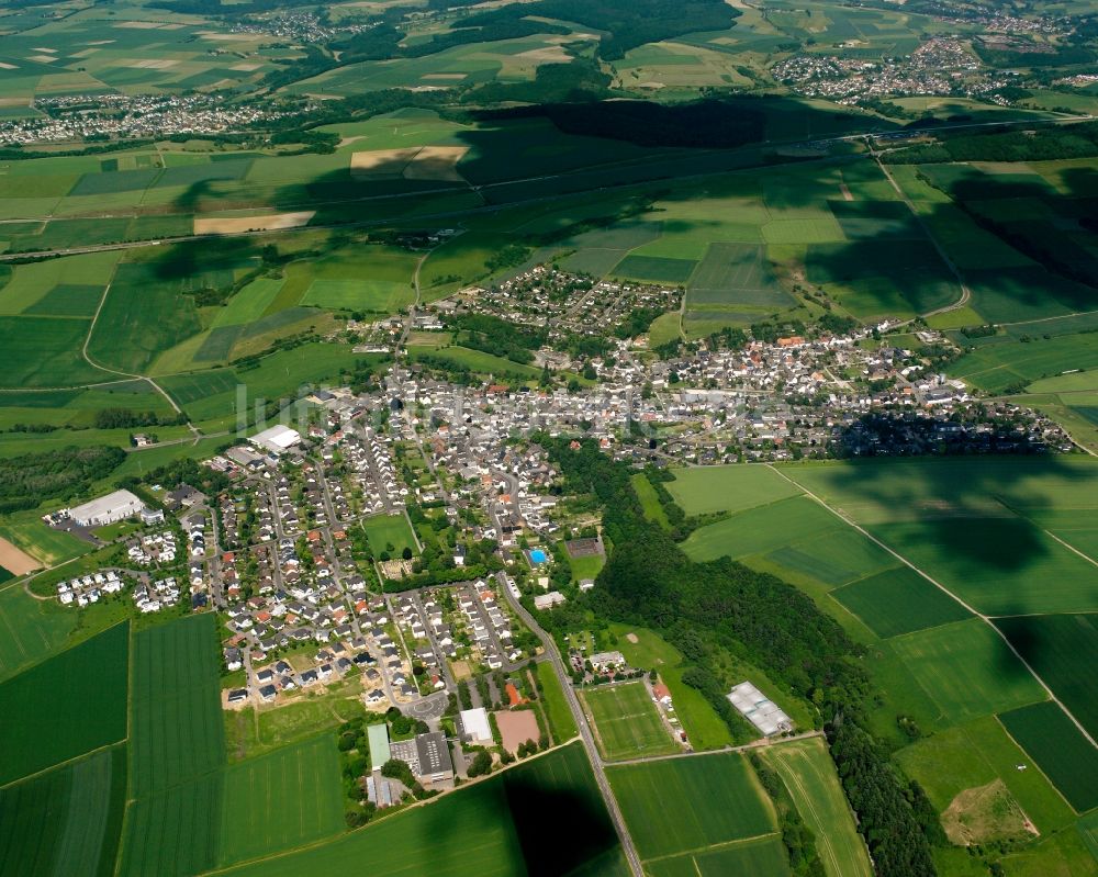 Luftbild Dauborn - Ortsansicht am Rande von landwirtschaftlichen Feldern in Dauborn im Bundesland Hessen, Deutschland