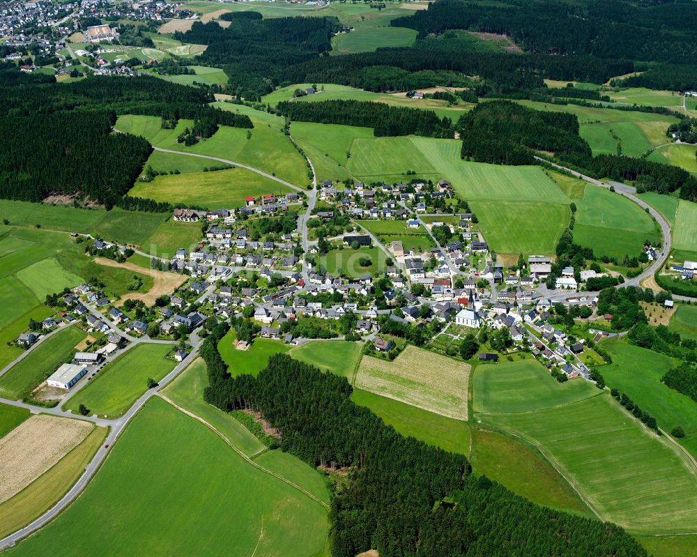 Döbra aus der Vogelperspektive: Ortsansicht am Rande von landwirtschaftlichen Feldern in Döbra im Bundesland Bayern, Deutschland