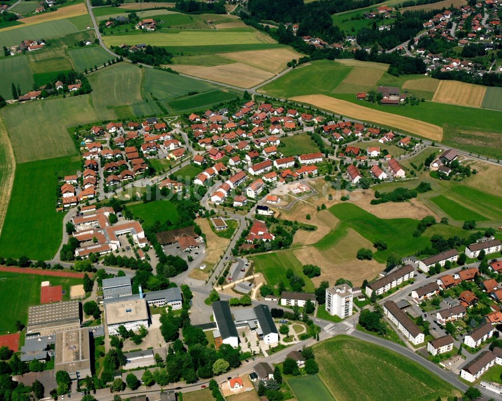 Luftbild Degernbach - Ortsansicht am Rande von landwirtschaftlichen Feldern in Degernbach im Bundesland Bayern, Deutschland