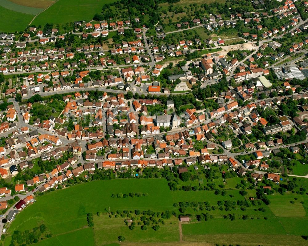 Deggingen aus der Vogelperspektive: Ortsansicht am Rande von landwirtschaftlichen Feldern in Deggingen im Bundesland Baden-Württemberg, Deutschland