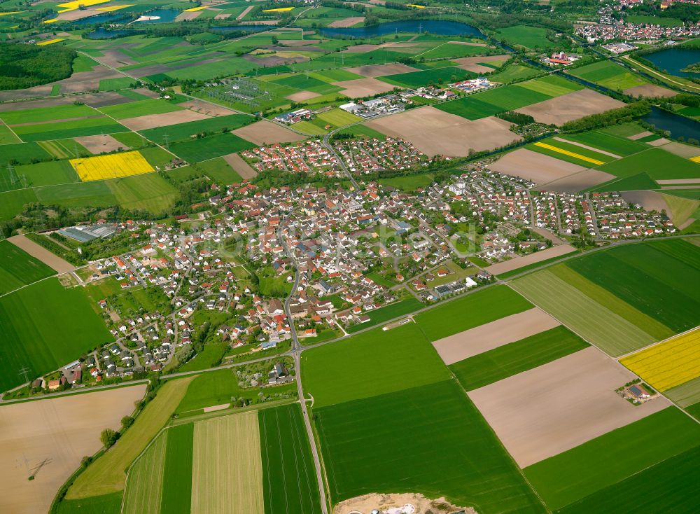 Luftaufnahme Dellmensingen - Ortsansicht am Rande von landwirtschaftlichen Feldern in Dellmensingen im Bundesland Baden-Württemberg, Deutschland