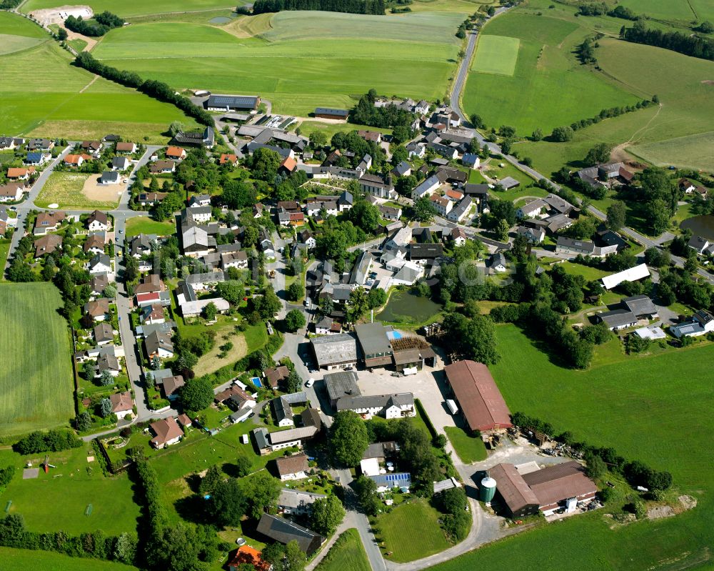 Döhlau aus der Vogelperspektive: Ortsansicht am Rande von landwirtschaftlichen Feldern in Döhlau im Bundesland Bayern, Deutschland