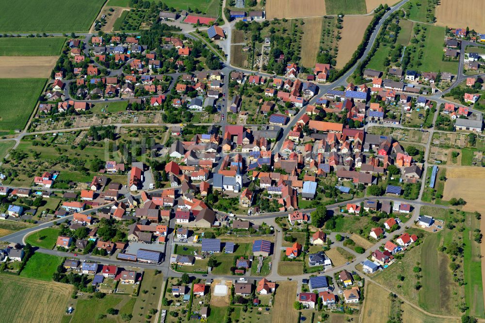 Dipbach von oben - Ortsansicht am Rande von landwirtschaftlichen Feldern in Dipbach im Bundesland Bayern, Deutschland