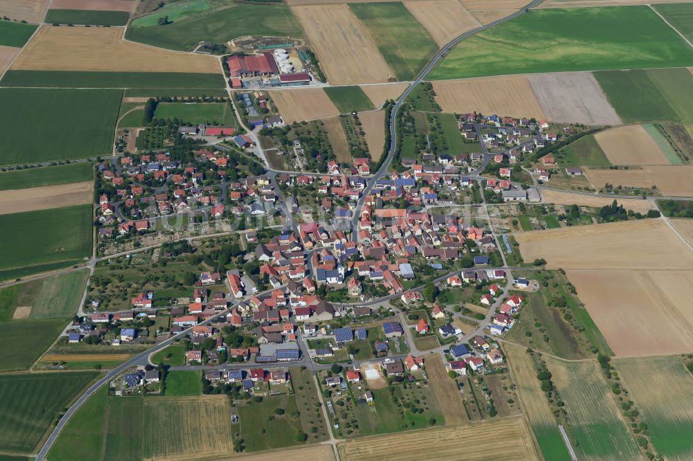 Luftaufnahme Dipbach - Ortsansicht am Rande von landwirtschaftlichen Feldern in Dipbach im Bundesland Bayern, Deutschland