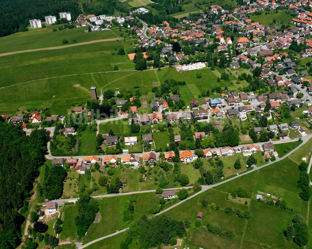 Dobel aus der Vogelperspektive: Ortsansicht am Rande von landwirtschaftlichen Feldern in Dobel im Bundesland Baden-Württemberg, Deutschland