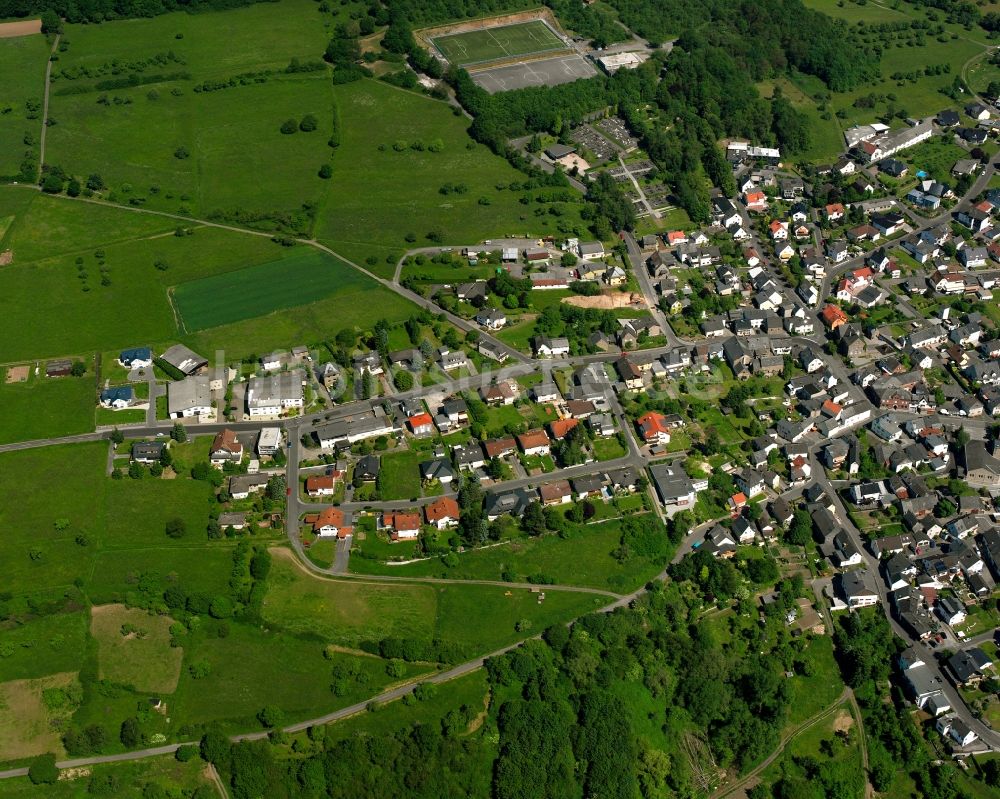 Dorndorf aus der Vogelperspektive: Ortsansicht am Rande von landwirtschaftlichen Feldern in Dorndorf im Bundesland Hessen, Deutschland