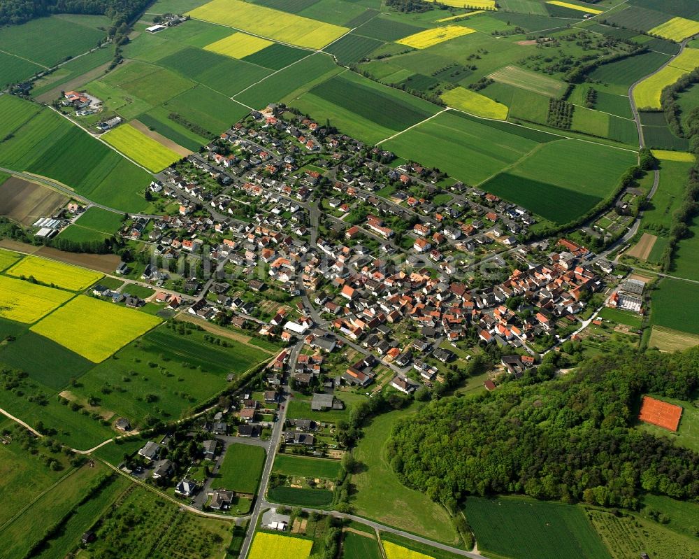 Luftaufnahme Dornholzhausen - Ortsansicht am Rande von landwirtschaftlichen Feldern in Dornholzhausen im Bundesland Hessen, Deutschland