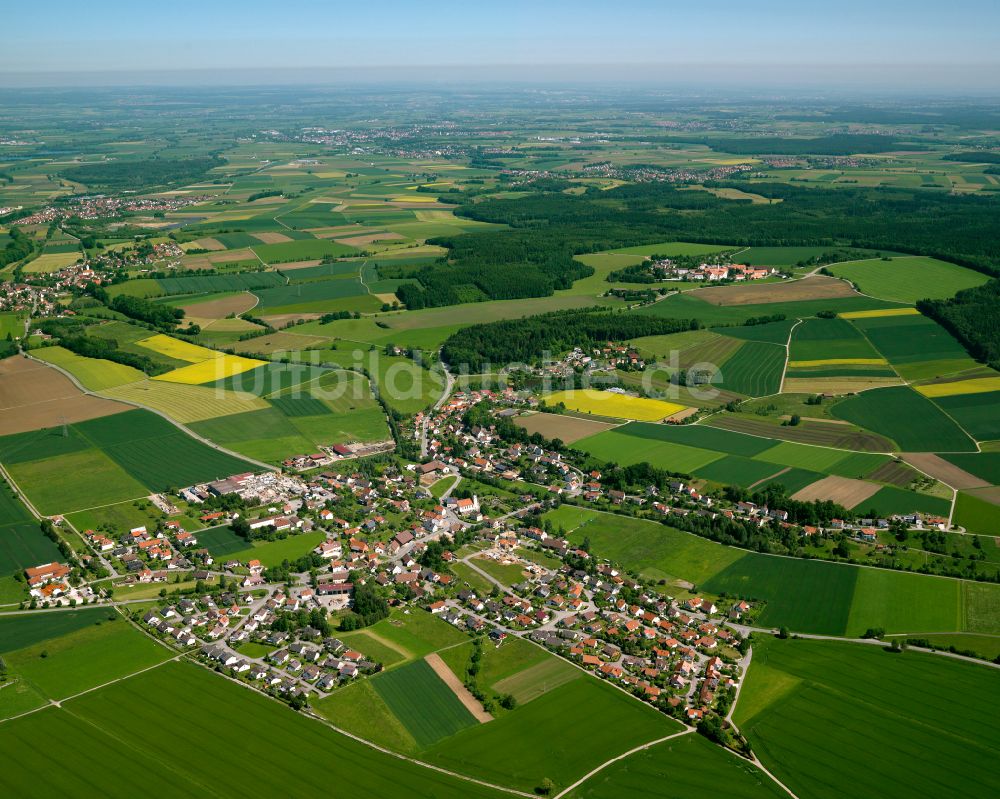 Dürnau aus der Vogelperspektive: Ortsansicht am Rande von landwirtschaftlichen Feldern in Dürnau im Bundesland Baden-Württemberg, Deutschland