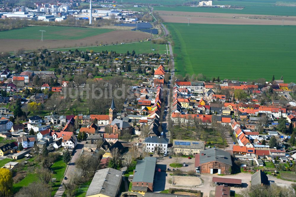 Luftbild Drosa - Ortsansicht am Rande von landwirtschaftlichen Feldern in Drosa im Bundesland Sachsen-Anhalt, Deutschland