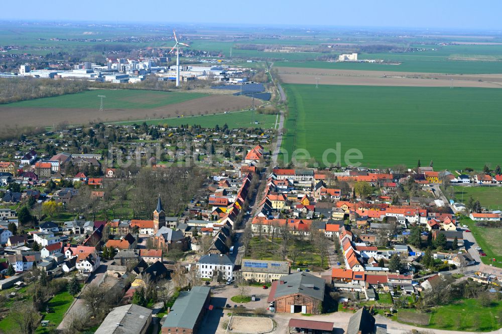 Luftaufnahme Drosa - Ortsansicht am Rande von landwirtschaftlichen Feldern in Drosa im Bundesland Sachsen-Anhalt, Deutschland