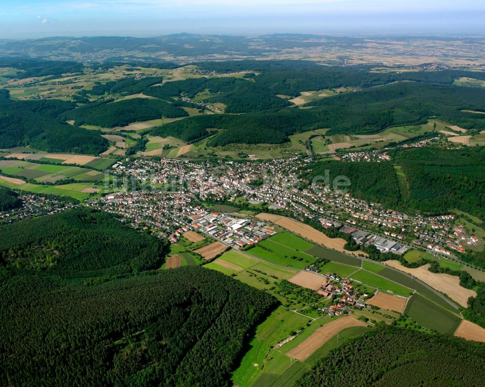 Luftaufnahme Dusenbach - Ortsansicht am Rande von landwirtschaftlichen Feldern in Dusenbach im Bundesland Hessen, Deutschland