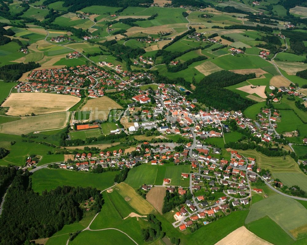 Edersdorf von oben - Ortsansicht am Rande von landwirtschaftlichen Feldern in Edersdorf im Bundesland Bayern, Deutschland