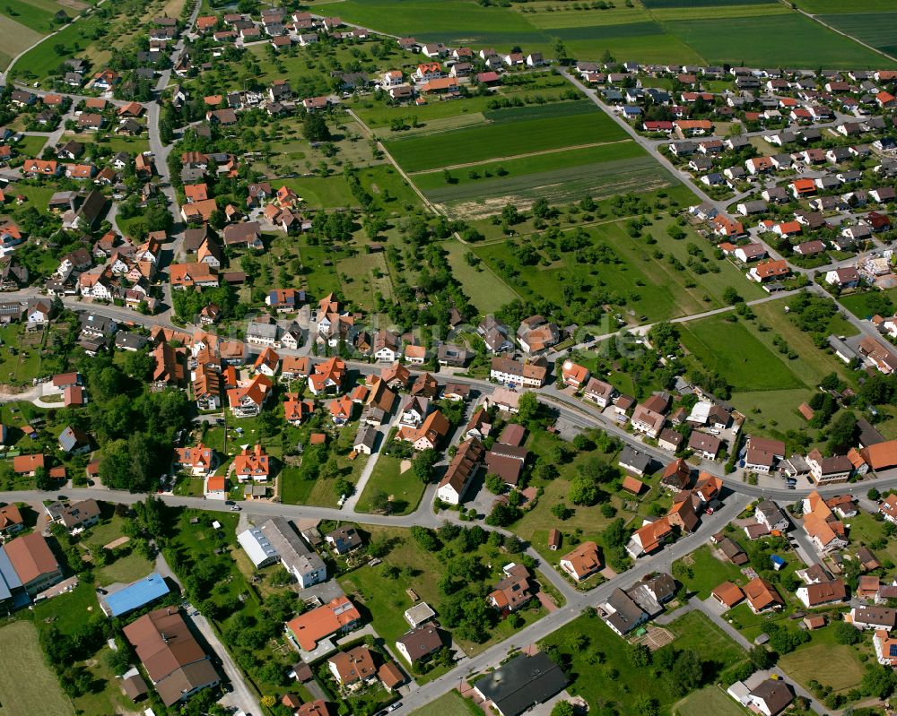 Effringen von oben - Ortsansicht am Rande von landwirtschaftlichen Feldern in Effringen im Bundesland Baden-Württemberg, Deutschland