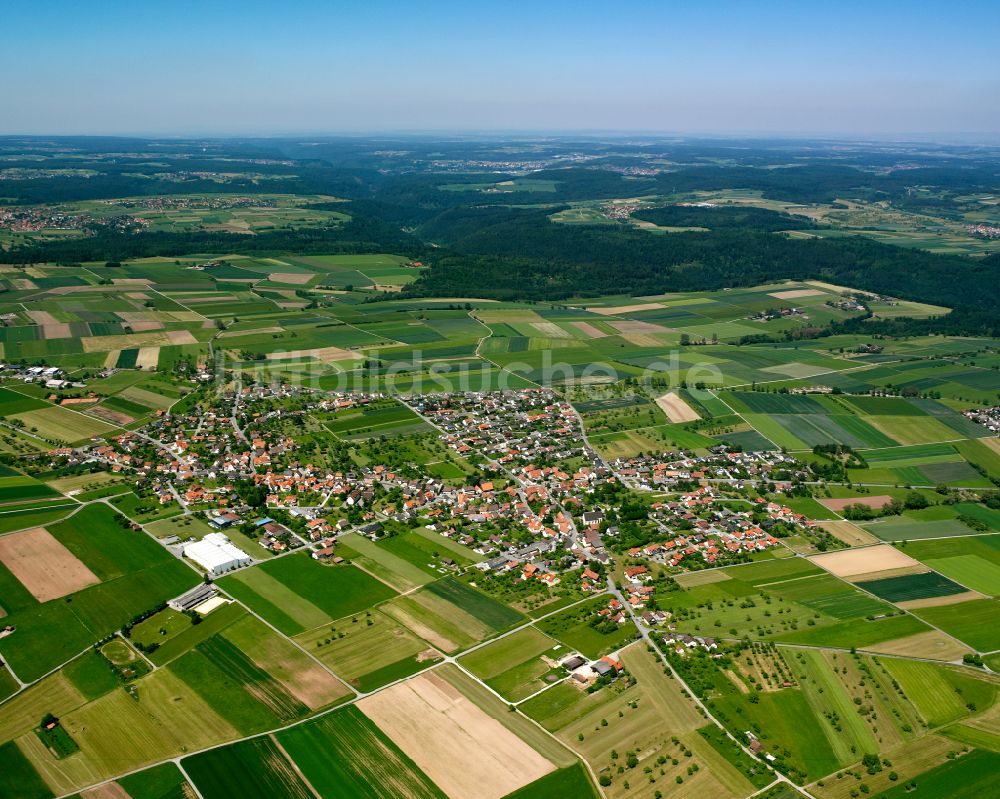 Luftbild Effringen - Ortsansicht am Rande von landwirtschaftlichen Feldern in Effringen im Bundesland Baden-Württemberg, Deutschland