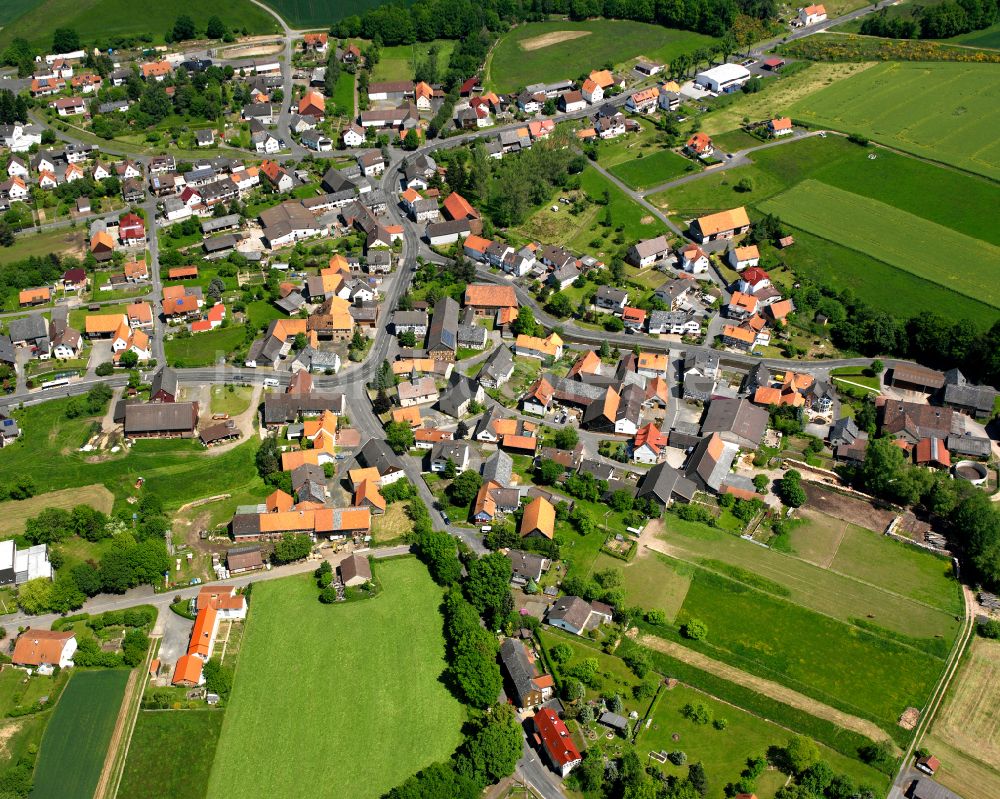 Eifa von oben - Ortsansicht am Rande von landwirtschaftlichen Feldern in Eifa im Bundesland Hessen, Deutschland