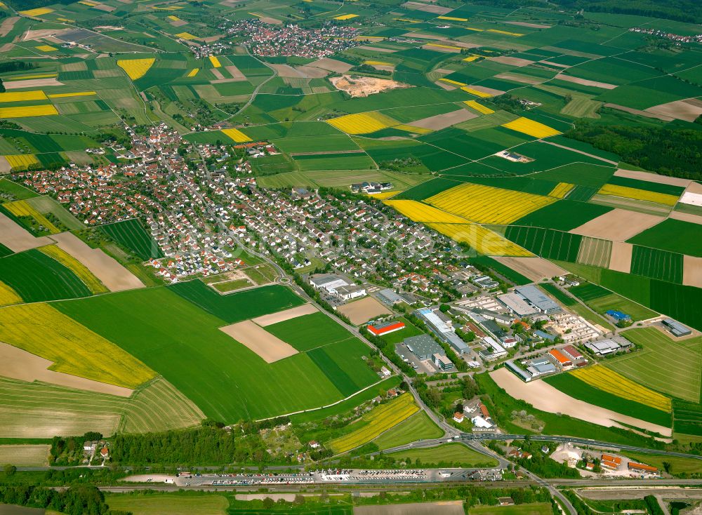 Einsingen aus der Vogelperspektive: Ortsansicht am Rande von landwirtschaftlichen Feldern in Einsingen im Bundesland Baden-Württemberg, Deutschland