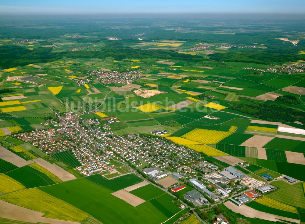 Luftbild Einsingen - Ortsansicht am Rande von landwirtschaftlichen Feldern in Einsingen im Bundesland Baden-Württemberg, Deutschland