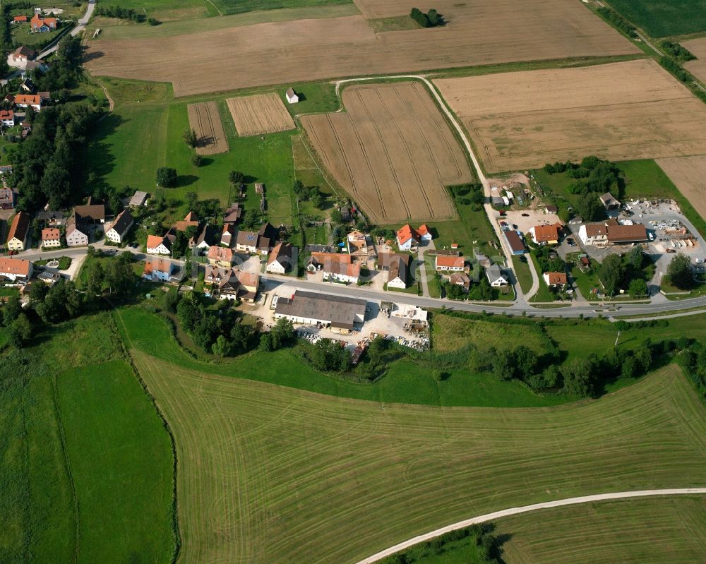 Luftaufnahme Wieseth - Ortsansicht am Rande von landwirtschaftlichen Feldern entlang der Hauptstraße in Wieseth im Bundesland Bayern, Deutschland