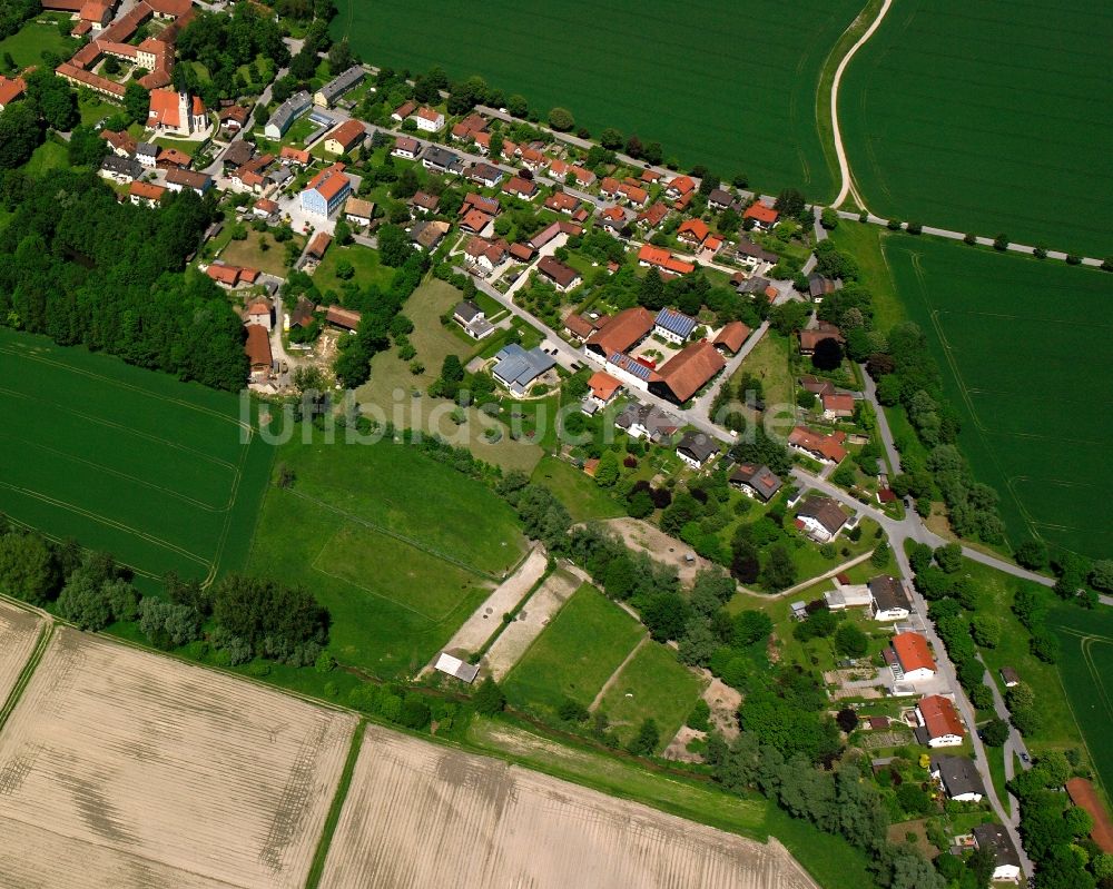 Luftbild Ering - Ortsansicht am Rande von landwirtschaftlichen Feldern in Ering im Bundesland Bayern, Deutschland