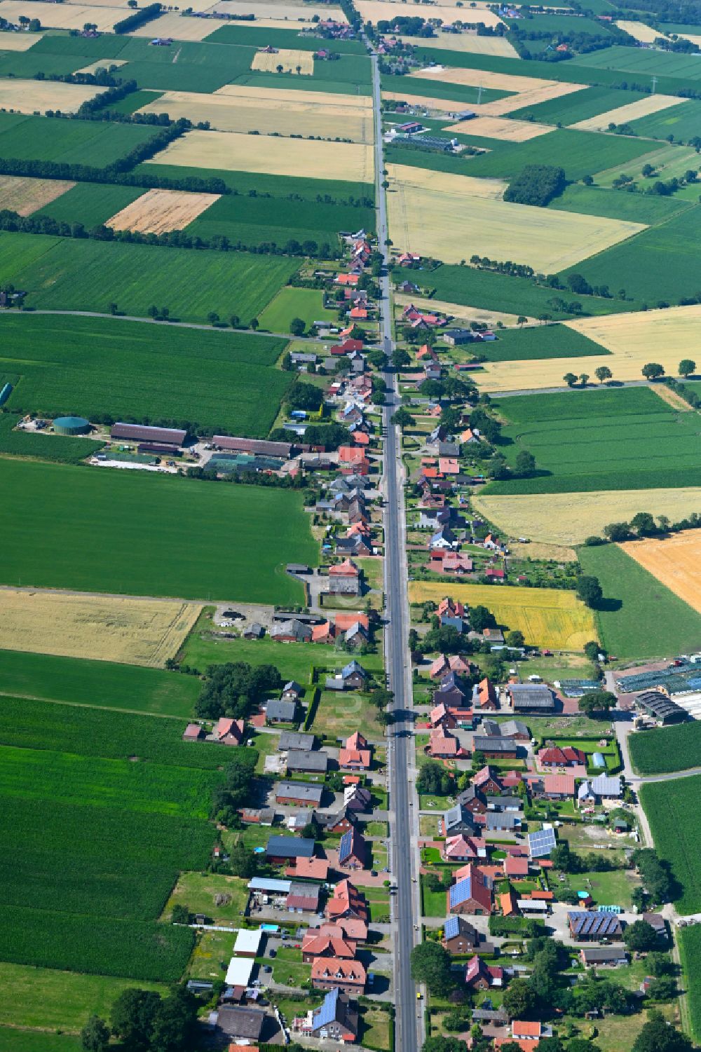 Esterwegen aus der Vogelperspektive: Ortsansicht am Rande von landwirtschaftlichen Feldern in Esterwegen im Bundesland Niedersachsen, Deutschland