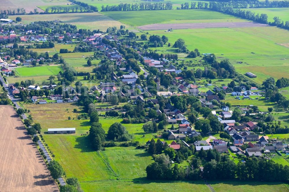 Falkenthal von oben - Ortsansicht am Rande von landwirtschaftlichen Feldern in Falkenthal im Bundesland Brandenburg, Deutschland