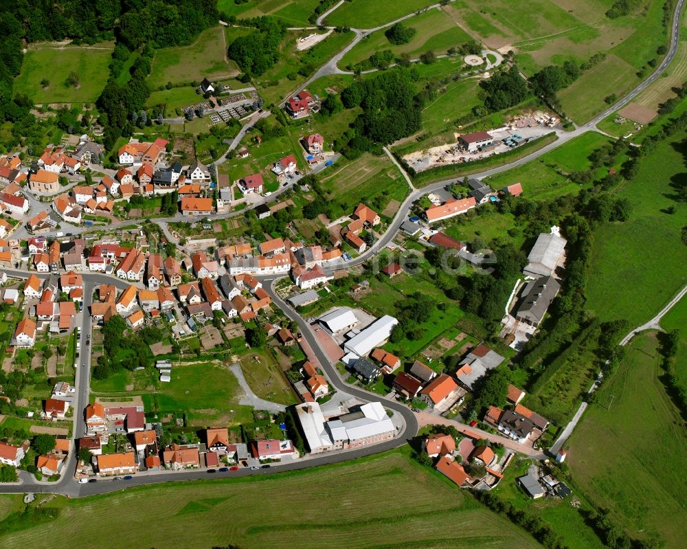 Luftbild Faulungen - Ortsansicht am Rande von landwirtschaftlichen Feldern in Faulungen im Bundesland Thüringen, Deutschland