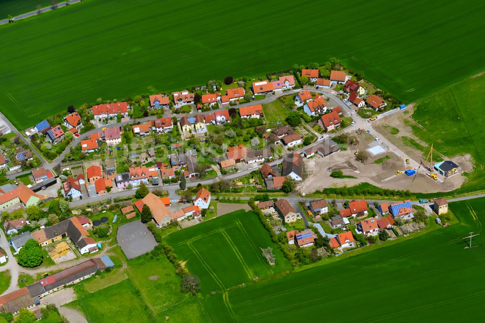 Luftbild Fröhstockheim - Ortsansicht am Rande von landwirtschaftlichen Feldern in Fröhstockheim im Bundesland Bayern, Deutschland