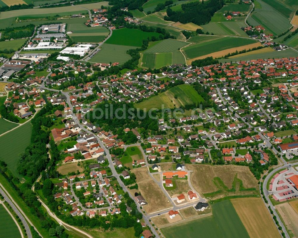 Luftaufnahme Furth - Ortsansicht am Rande von landwirtschaftlichen Feldern in Furth im Bundesland Bayern, Deutschland