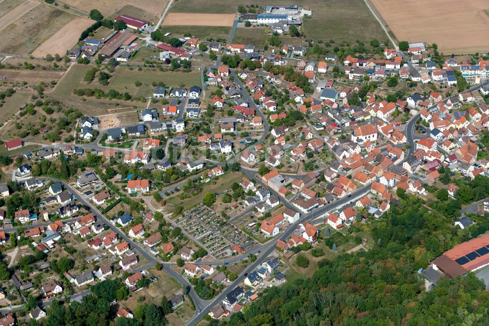 Luftbild Gambach - Ortsansicht am Rande von landwirtschaftlichen Feldern in Gambach im Bundesland Bayern, Deutschland