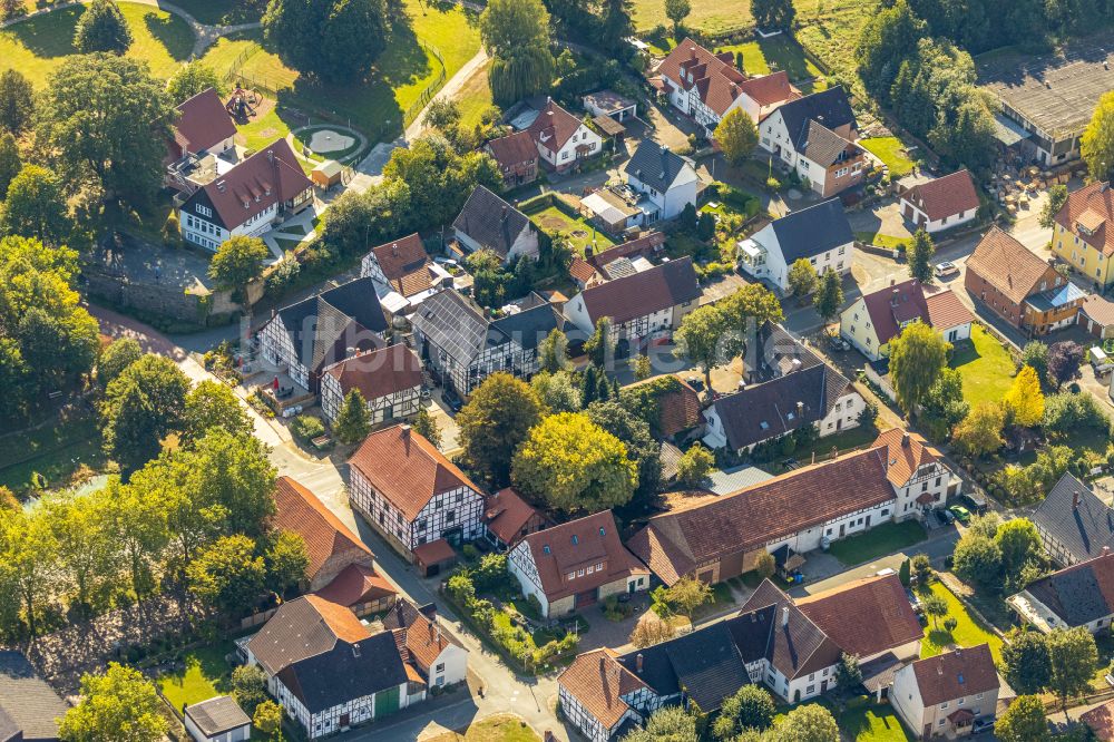 Gehrden von oben - Ortsansicht am Rande von landwirtschaftlichen Feldern in Gehrden im Bundesland Nordrhein-Westfalen, Deutschland