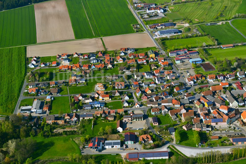 Luftbild Geiselwind - Ortsansicht am Rande von landwirtschaftlichen Feldern in Geiselwind im Bundesland Bayern, Deutschland