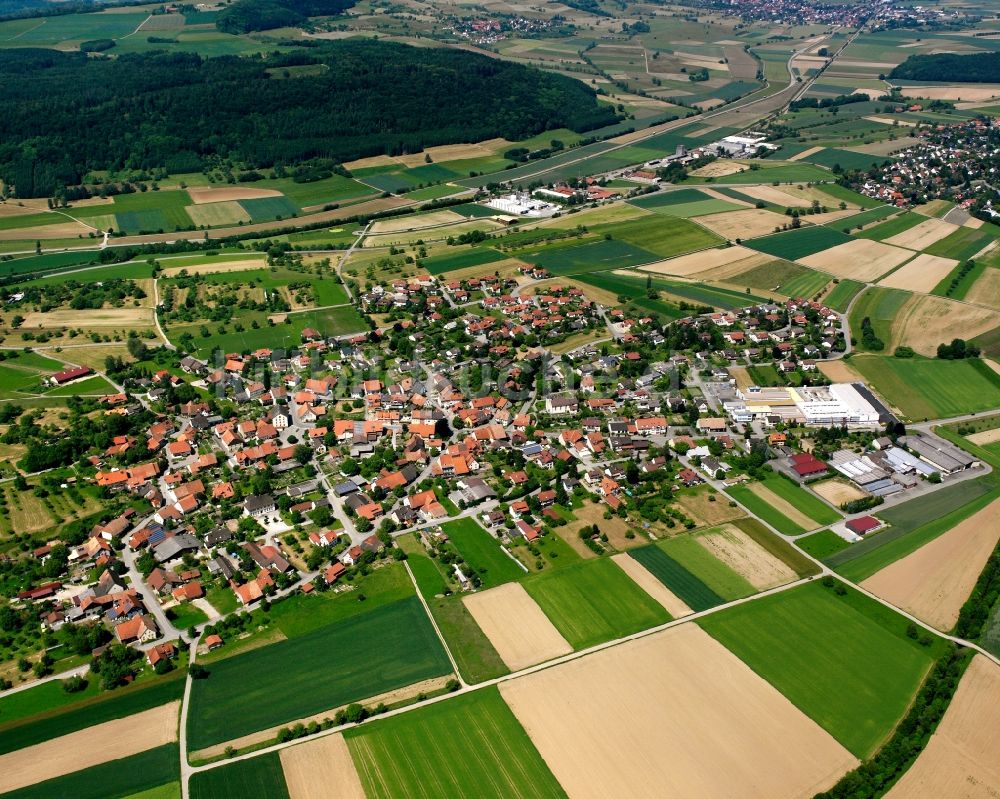 Luftbild Geißlingen - Ortsansicht am Rande von landwirtschaftlichen Feldern in Geißlingen im Bundesland Baden-Württemberg, Deutschland