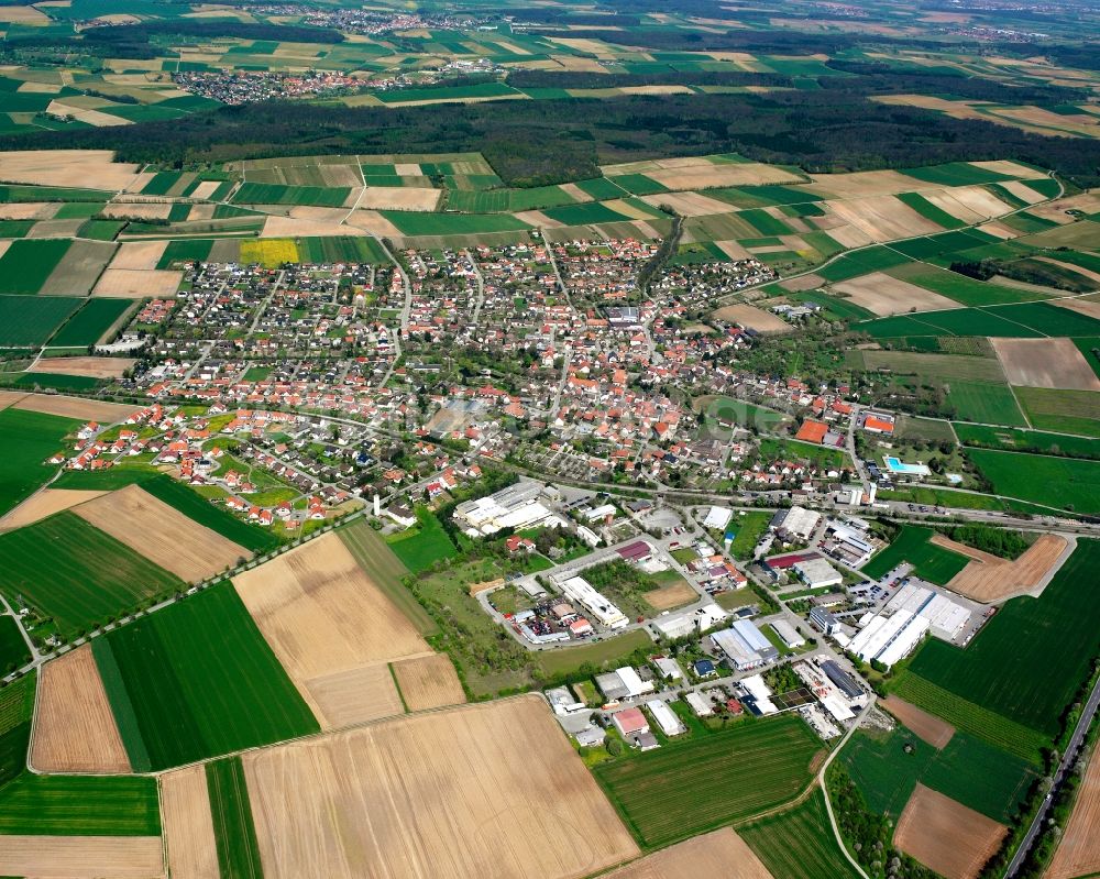 Luftbild Gemmingen - Ortsansicht am Rande von landwirtschaftlichen Feldern in Gemmingen im Bundesland Baden-Württemberg, Deutschland