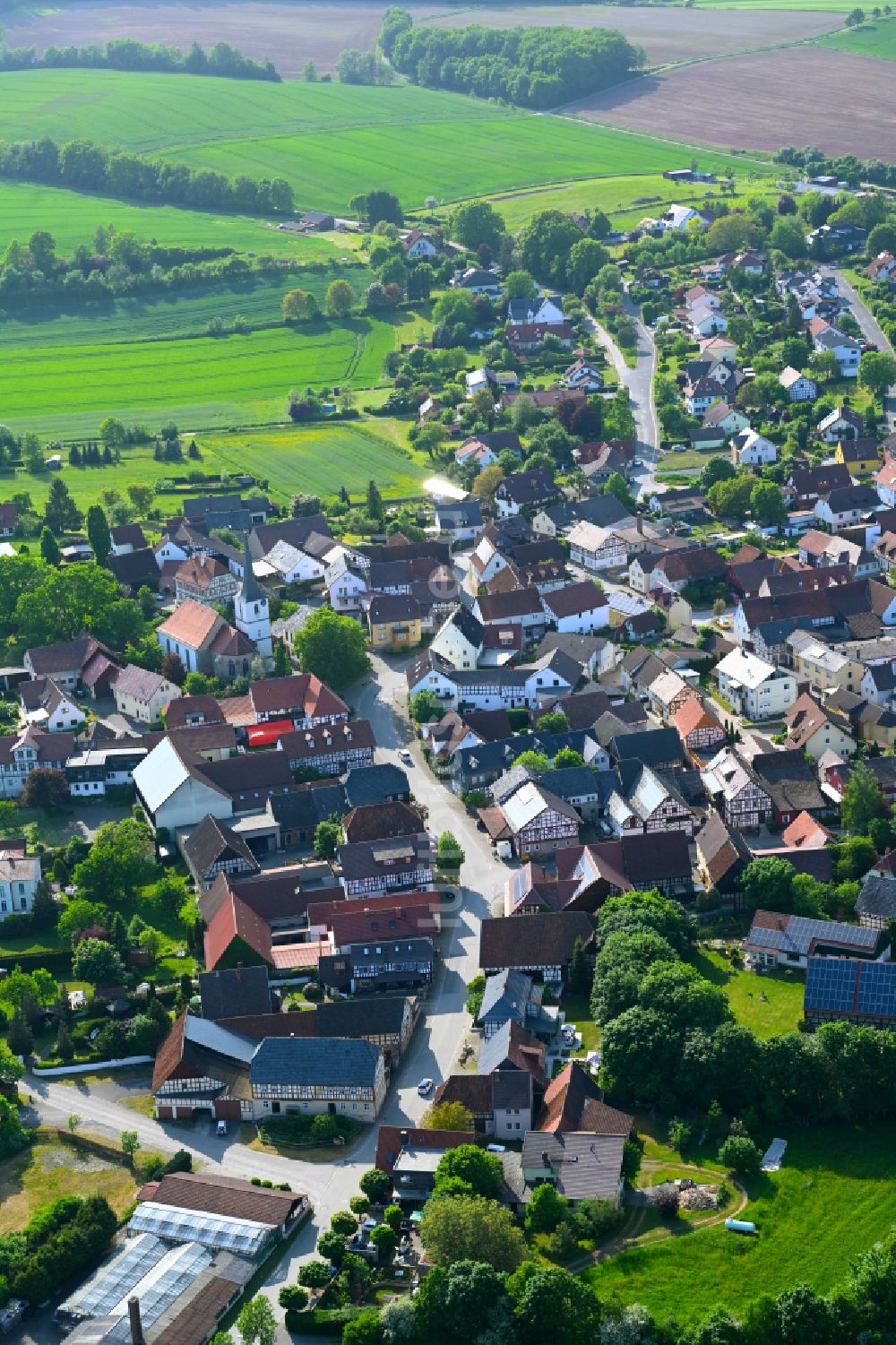 Gemünda von oben - Ortsansicht am Rande von landwirtschaftlichen Feldern in Gemünda im Bundesland Bayern, Deutschland