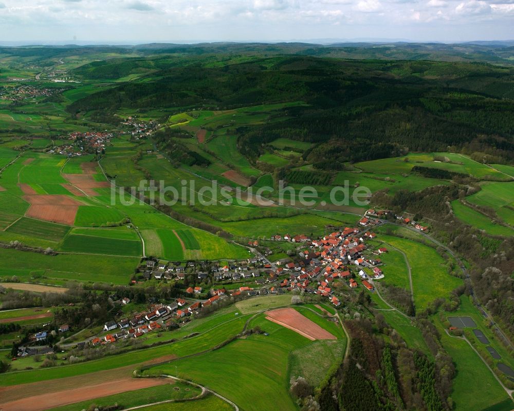 Luftbild Gittersdorf - Ortsansicht am Rande von landwirtschaftlichen Feldern in Gittersdorf im Bundesland Hessen, Deutschland