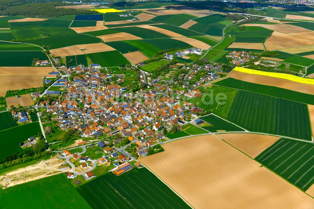 Luftaufnahme Gnodstadt - Ortsansicht am Rande von landwirtschaftlichen Feldern in Gnodstadt im Bundesland Bayern, Deutschland