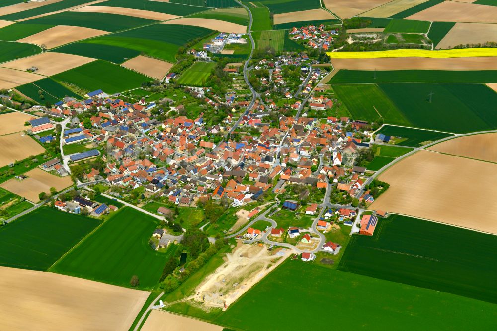 Gnodstadt von oben - Ortsansicht am Rande von landwirtschaftlichen Feldern in Gnodstadt im Bundesland Bayern, Deutschland