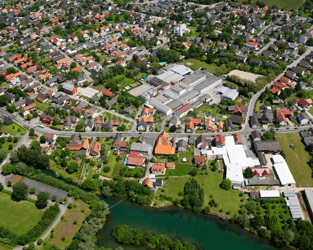 Goldscheuer von oben - Ortsansicht am Rande von landwirtschaftlichen Feldern in Goldscheuer im Bundesland Baden-Württemberg, Deutschland