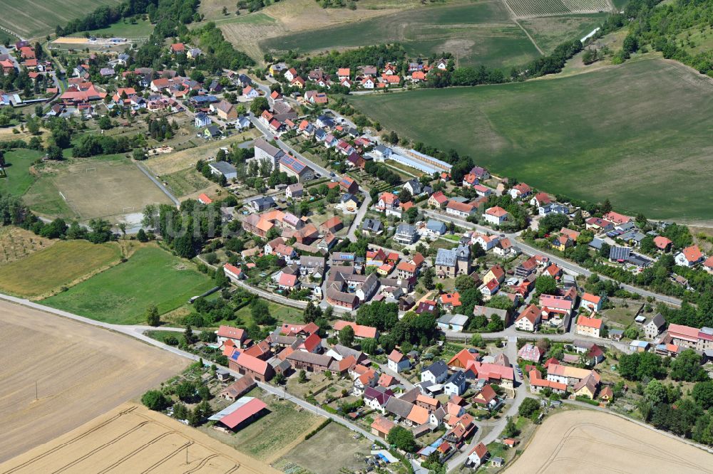 Golmsdorf von oben - Ortsansicht am Rande von landwirtschaftlichen Feldern in Golmsdorf im Bundesland Thüringen, Deutschland