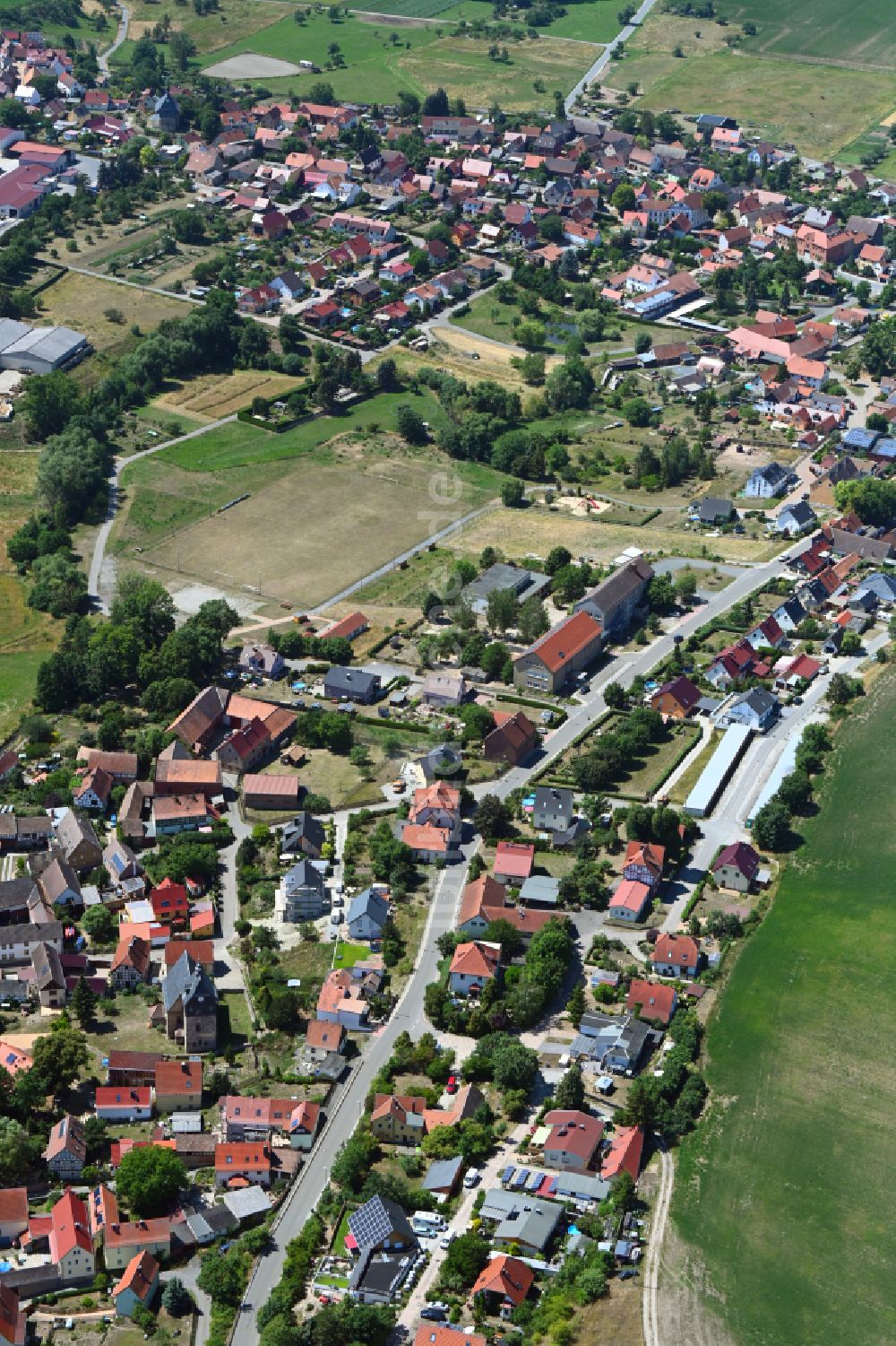 Golmsdorf aus der Vogelperspektive: Ortsansicht am Rande von landwirtschaftlichen Feldern in Golmsdorf im Bundesland Thüringen, Deutschland