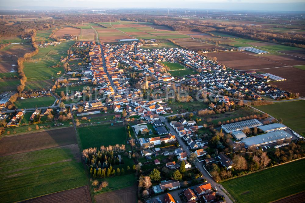 Gommersheim von oben - Ortsansicht am Rande von landwirtschaftlichen Feldern in Gommersheim im Bundesland Rheinland-Pfalz, Deutschland