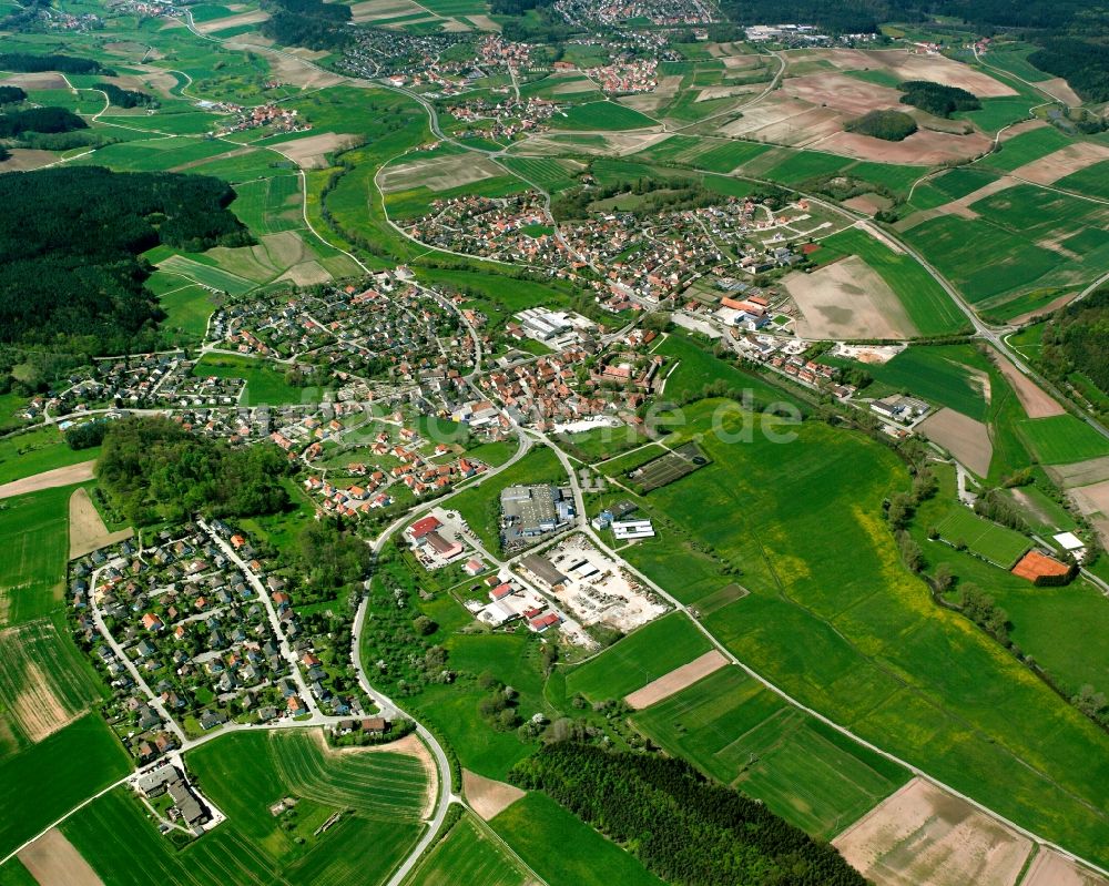 Luftaufnahme Gotzendorf - Ortsansicht am Rande von landwirtschaftlichen Feldern in Gotzendorf im Bundesland Bayern, Deutschland