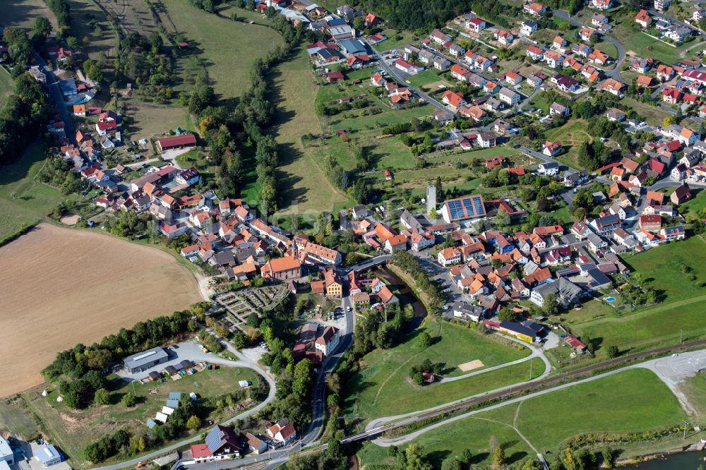 Luftbild Gräfendorf - Ortsansicht am Rande von landwirtschaftlichen Feldern in Gräfendorf im Bundesland Bayern, Deutschland