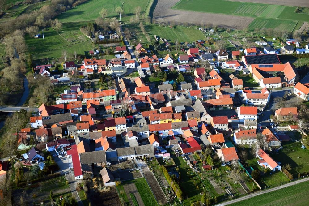 Luftbild Griefstedt - Ortsansicht am Rande von landwirtschaftlichen Feldern in Griefstedt im Bundesland Thüringen, Deutschland