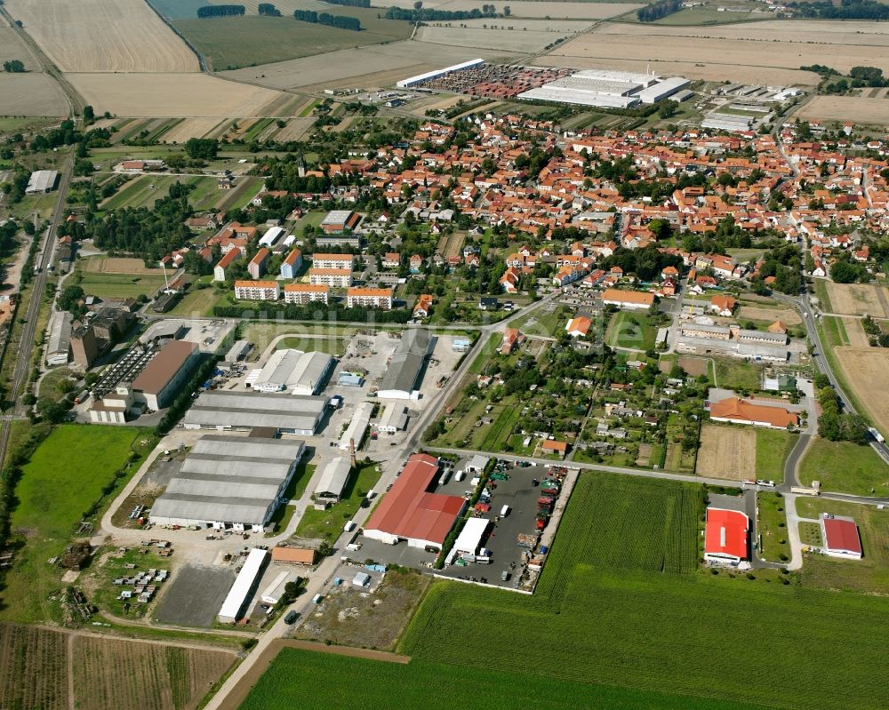 Großengottern aus der Vogelperspektive: Ortsansicht am Rande von landwirtschaftlichen Feldern in Großengottern im Bundesland Thüringen, Deutschland