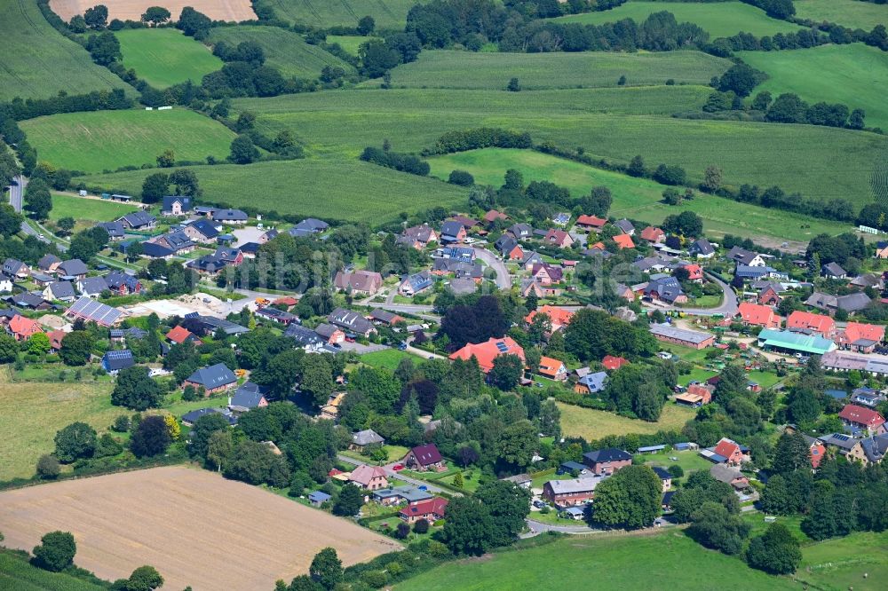 Haby von oben - Ortsansicht am Rande von landwirtschaftlichen Feldern in Haby im Bundesland Schleswig-Holstein, Deutschland