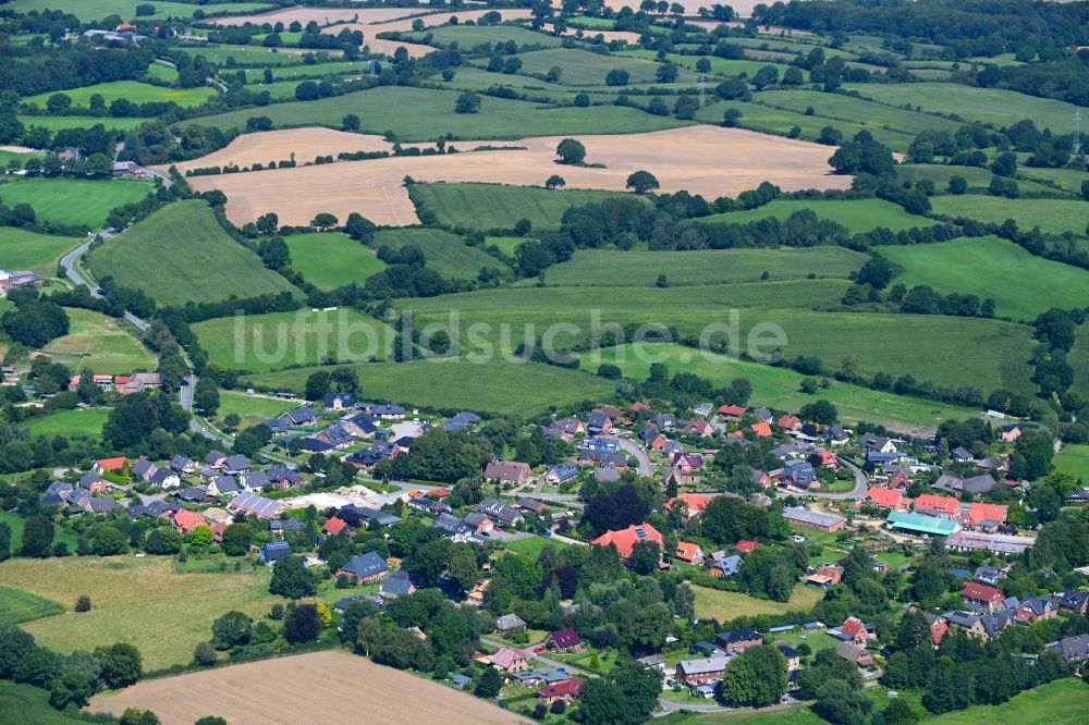 Haby aus der Vogelperspektive: Ortsansicht am Rande von landwirtschaftlichen Feldern in Haby im Bundesland Schleswig-Holstein, Deutschland