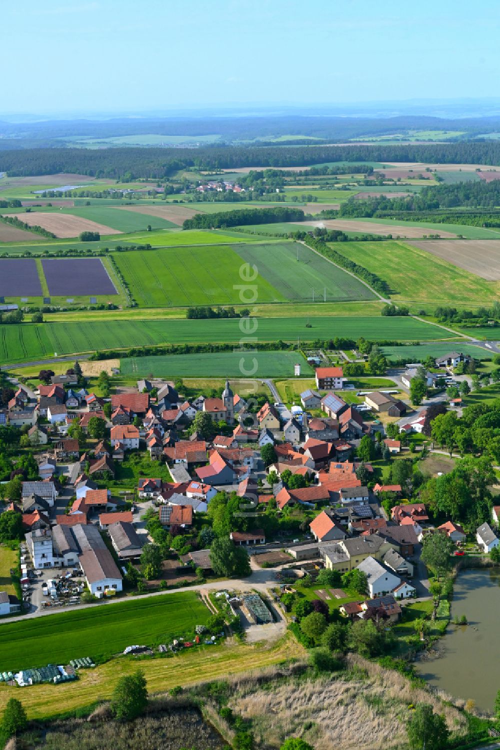 Luftaufnahme Hafenpreppach - Ortsansicht am Rande von landwirtschaftlichen Feldern in Hafenpreppach im Bundesland Bayern, Deutschland