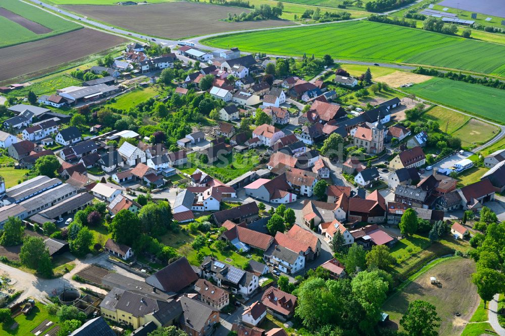 Hafenpreppach aus der Vogelperspektive: Ortsansicht am Rande von landwirtschaftlichen Feldern in Hafenpreppach im Bundesland Bayern, Deutschland